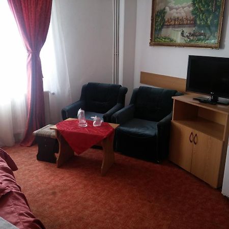Riviera Valceana Bed & Breakfast Ramnicu Valcea Bagian luar foto