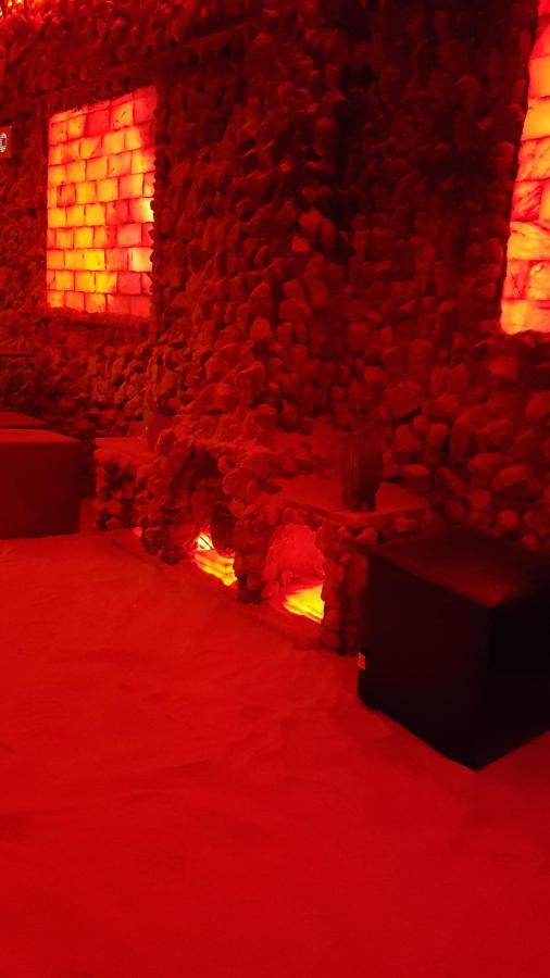 Riviera Valceana Bed & Breakfast Ramnicu Valcea Bagian luar foto