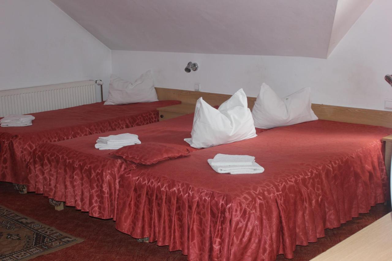 Riviera Valceana Bed & Breakfast Ramnicu Valcea Bagian luar foto