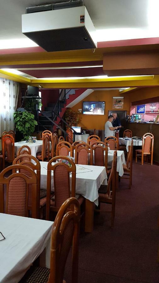 Riviera Valceana Bed & Breakfast Ramnicu Valcea Bagian luar foto