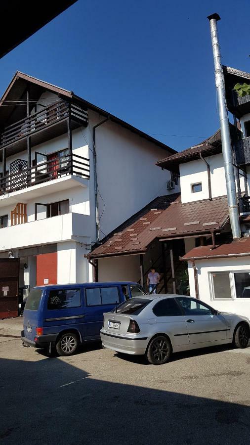Riviera Valceana Bed & Breakfast Ramnicu Valcea Bagian luar foto
