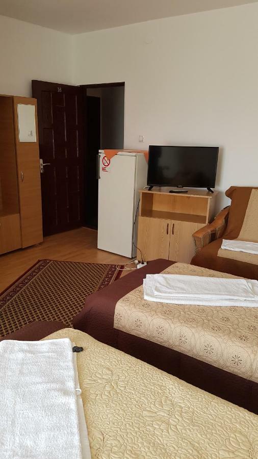 Riviera Valceana Bed & Breakfast Ramnicu Valcea Bagian luar foto