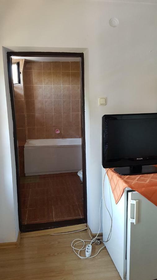 Riviera Valceana Bed & Breakfast Ramnicu Valcea Bagian luar foto